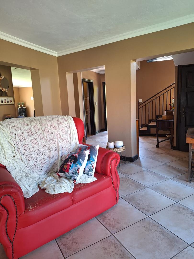 To Let 4 Bedroom Property for Rent in Melodie North West